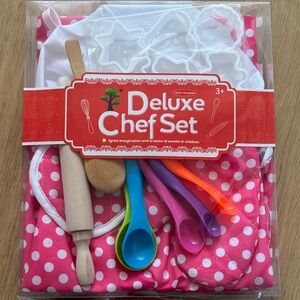 NWT: Kids Deluxe Toy Chef Set